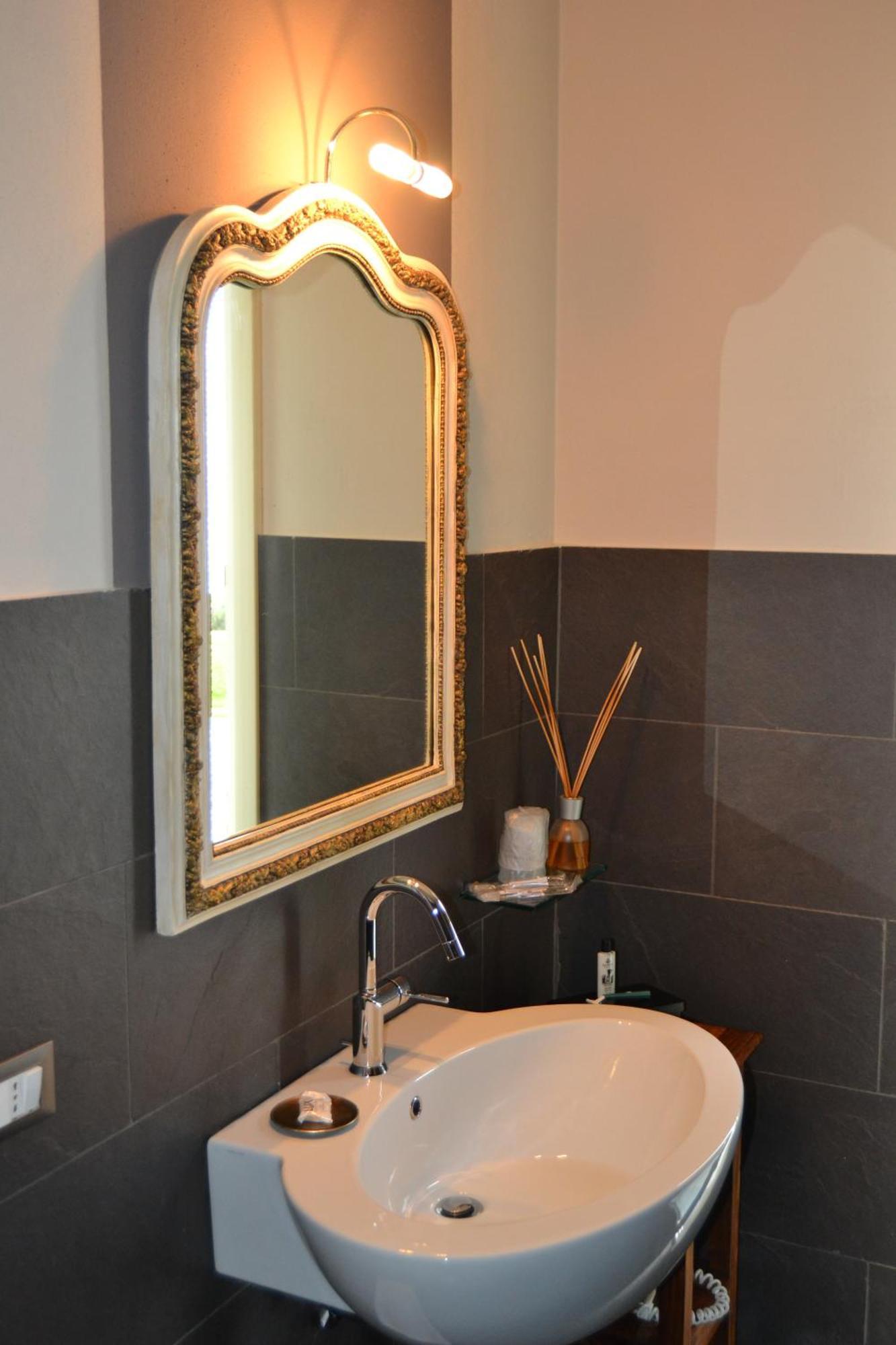 Relais Borgo Del Gallo Acqui Terme Bilik gambar